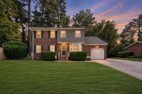 4 Hansom Dr, Poquoson, VA 23662