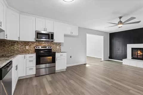 Kitchen - 19 Prince James Dr, Hampton, VA 23669 photo 2 of 4