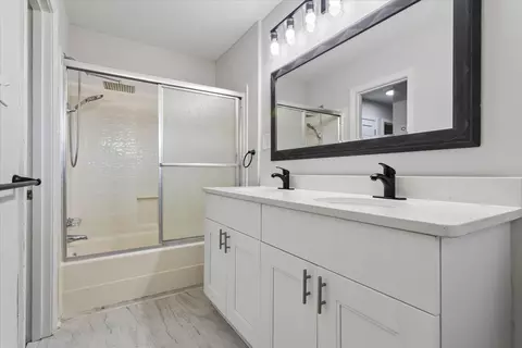 Bath - 19 Prince James Dr, Hampton, VA 23669 photo 6 of 7