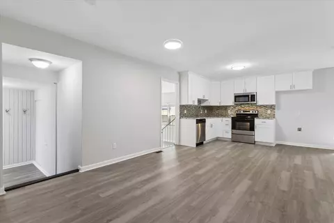 Living - 19 Prince James Dr, Hampton, VA 23669 photo 1 of 10