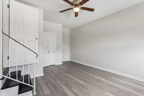 Living - 19 Prince James Dr, Hampton, VA 23669 photo 5 of 10