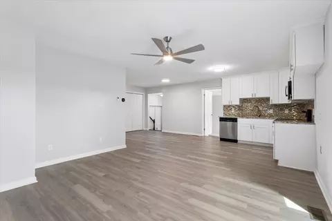Living - 19 Prince James Dr, Hampton, VA 23669 photo 4 of 10