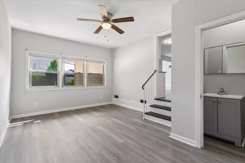 Living - 19 Prince James Dr, Hampton, VA 23669 photo 6 of 10