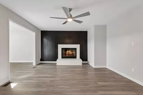 Living - 19 Prince James Dr, Hampton, VA 23669 photo 3 of 10