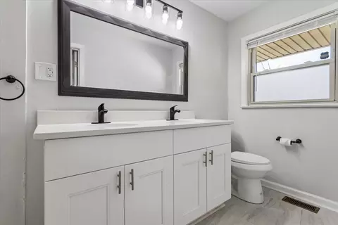 Bath - 19 Prince James Dr, Hampton, VA 23669 photo 5 of 7