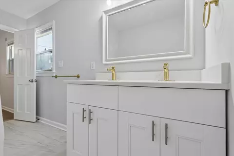 Bath - 19 Prince James Dr, Hampton, VA 23669 photo 4 of 7