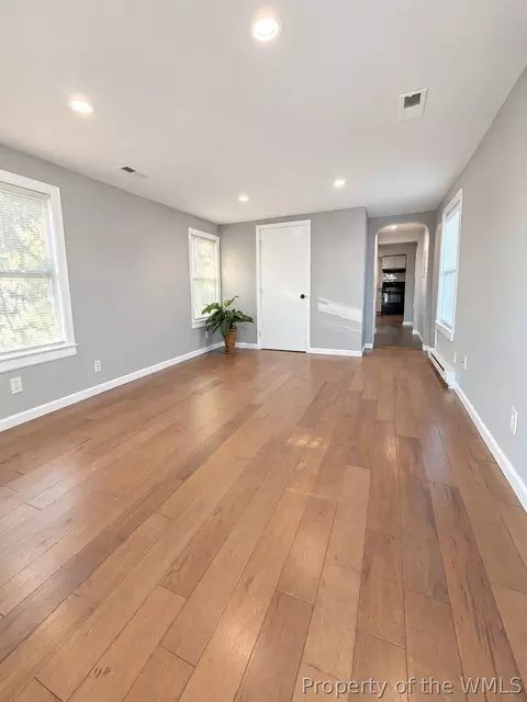 Living - 906 Carolina St, Hampton, VA 23669 photo 1 of 3