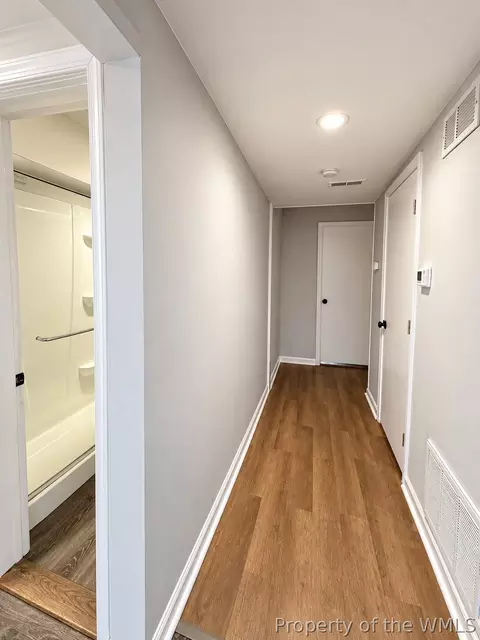 Entry Way - 906 Carolina St, Hampton, VA 23669 photo 2 of 5