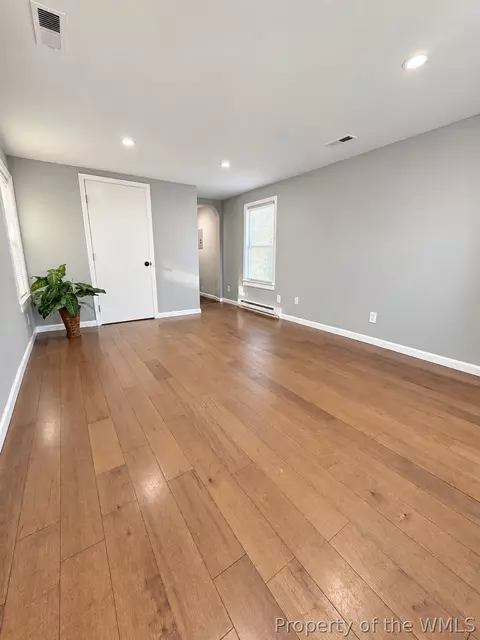 Living - 906 Carolina St, Hampton, VA 23669 photo 2 of 3