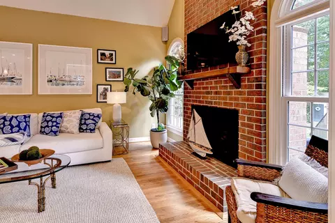 Living - 320 Yorkshire Dr, Williamsburg, VA 23185 photo 4 of 4