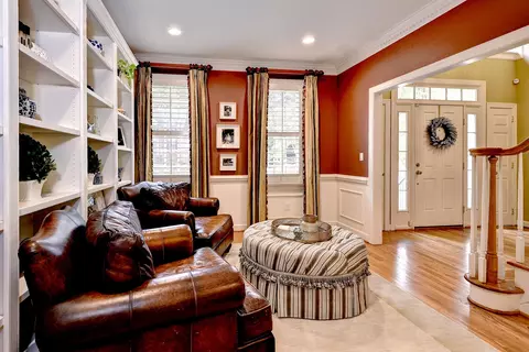 Living - 320 Yorkshire Dr, Williamsburg, VA 23185 photo 2 of 4