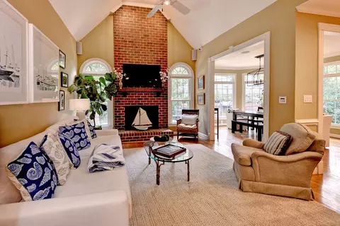 Living - 320 Yorkshire Dr, Williamsburg, VA 23185 photo 3 of 4