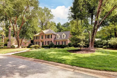 Exterior - 320 Yorkshire Dr, Williamsburg, VA 23185 photo 14 of 15