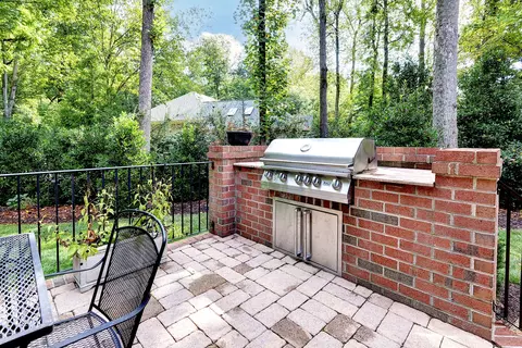 Exterior - 320 Yorkshire Dr, Williamsburg, VA 23185 photo 4 of 15