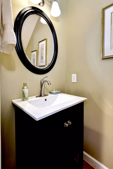 Bath - 320 Yorkshire Dr, Williamsburg, VA 23185 photo 4 of 6