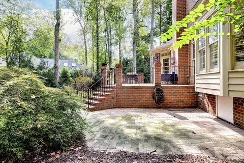 Exterior - 320 Yorkshire Dr, Williamsburg, VA 23185 photo 12 of 15