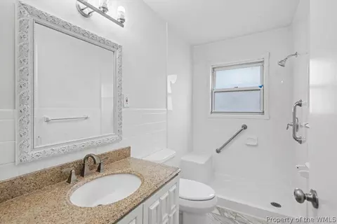 Bath - 125 Pennwood Dr, Hampton, VA 23666 photo 2 of 2
