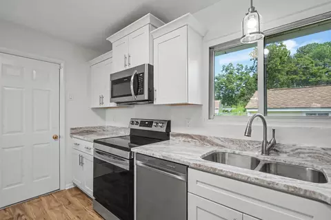 Kitchen - 125 Pennwood Dr, Hampton, VA 23666 photo 4 of 4