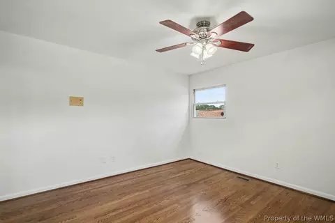 Bedroom - 125 Pennwood Dr, Hampton, VA 23666 photo 3 of 4