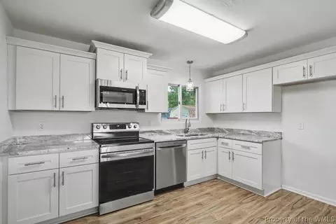 Kitchen - 125 Pennwood Dr, Hampton, VA 23666 photo 2 of 4