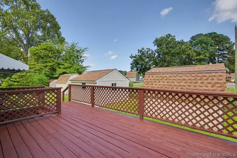 Exterior - 125 Pennwood Dr, Hampton, VA 23666 photo 6 of 8