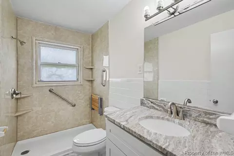 Bath - 125 Pennwood Dr, Hampton, VA 23666 photo 1 of 2