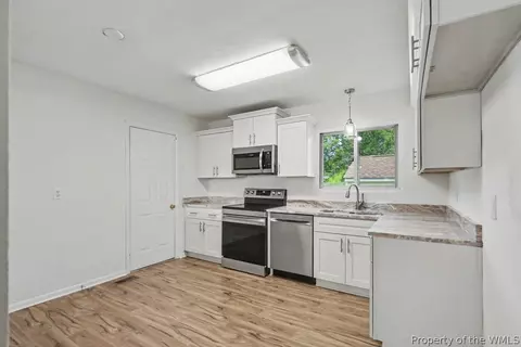 Kitchen - 125 Pennwood Dr, Hampton, VA 23666 photo 1 of 4