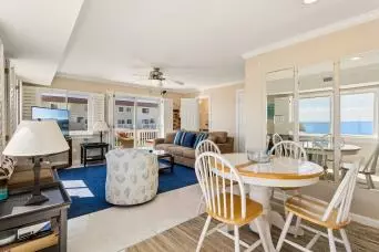 Dining - 162 N First St, Hampton, VA 23664 photo 3 of 3
