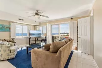 Living - 162 N First St, Hampton, VA 23664 photo 1 of 3