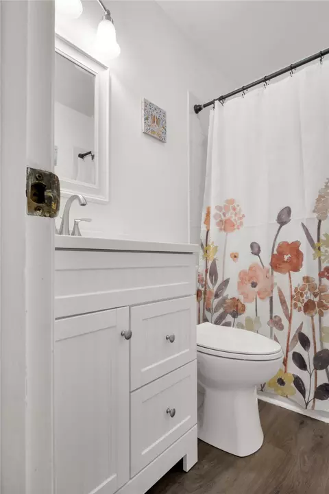 Bath - 111 Laurel Ln, Williamsburg, VA 23185 photo 2 of 4