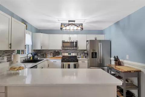 Kitchen - 111 Laurel Ln, Williamsburg, VA 23185 photo 3 of 6