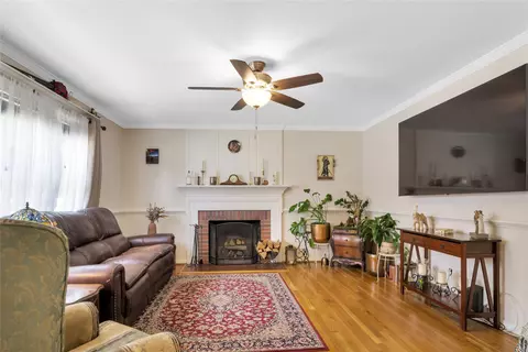 Living - 111 Laurel Ln, Williamsburg, VA 23185 photo 1 of 1