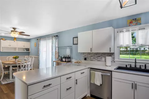 Kitchen - 111 Laurel Ln, Williamsburg, VA 23185 photo 4 of 6