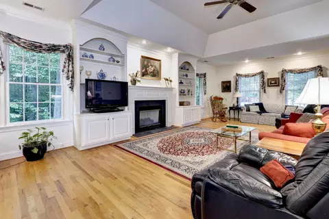 Living - 151 Rolfe Rd, Williamsburg, VA 23185 photo 1 of 3