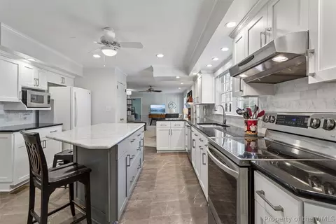 Kitchen - 285 E Queens Dr, Williamsburg, VA 23185 photo 6 of 8