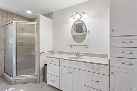 Bath - 285 E Queens Dr, Williamsburg, VA 23185 photo 2 of 5