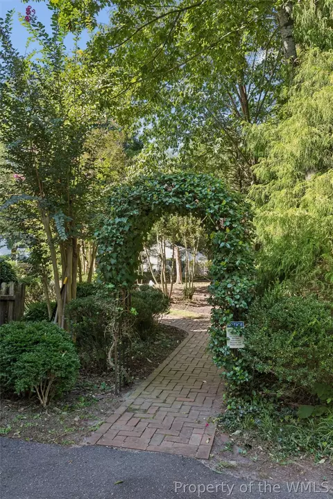 Exterior - 285 E Queens Dr, Williamsburg, VA 23185 photo 7 of 13