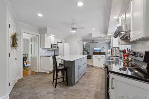 Kitchen - 285 E Queens Dr, Williamsburg, VA 23185 photo 5 of 8