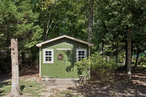 Exterior - 285 E Queens Dr, Williamsburg, VA 23185 photo 9 of 13