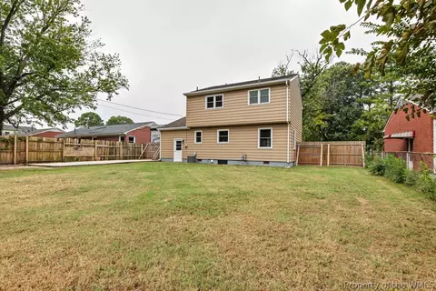 Exterior - 806 Milford Ave, Hampton, VA 23661 photo 8 of 9