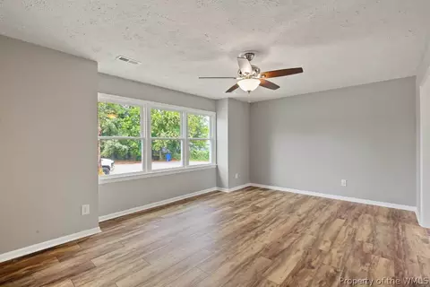 Living - 806 Milford Ave, Hampton, VA 23661 photo 2 of 4