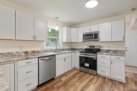 Kitchen - 806 Milford Ave, Hampton, VA 23661 photo 4 of 8