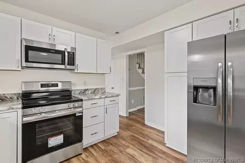 Kitchen - 806 Milford Ave, Hampton, VA 23661 photo 5 of 8