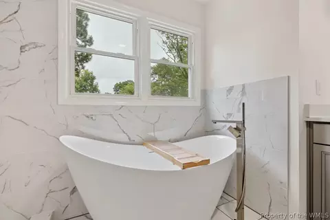 Bath - 806 Milford Ave, Hampton, VA 23661 photo 5 of 7