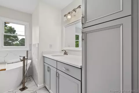 Bath - 806 Milford Ave, Hampton, VA 23661 photo 2 of 7