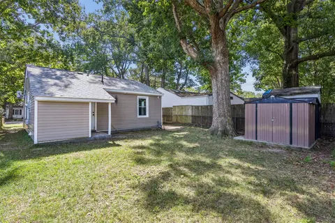 Exterior - 1949 Long Green Ln, Hampton, VA 23663 photo 6 of 7