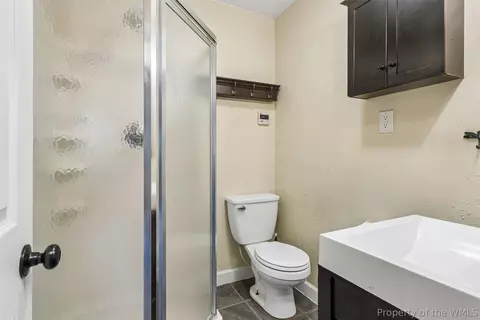 Bath - 2600 Wright Dr, Saluda, VA 23149 photo 3 of 5