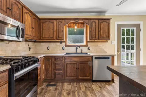 Kitchen - 2600 Wright Dr, Saluda, VA 23149 photo 5 of 5