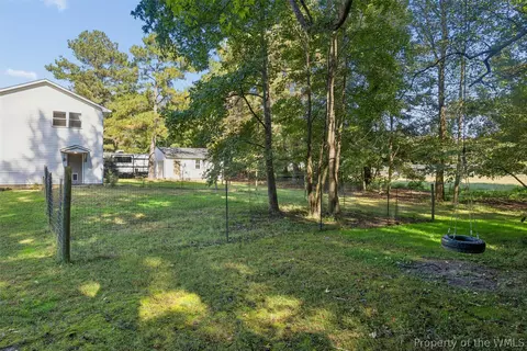 Exterior - 2600 Wright Dr, Saluda, VA 23149 photo 7 of 9