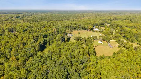 View/Area - 2600 Wright Dr, Saluda, VA 23149 photo 6 of 10